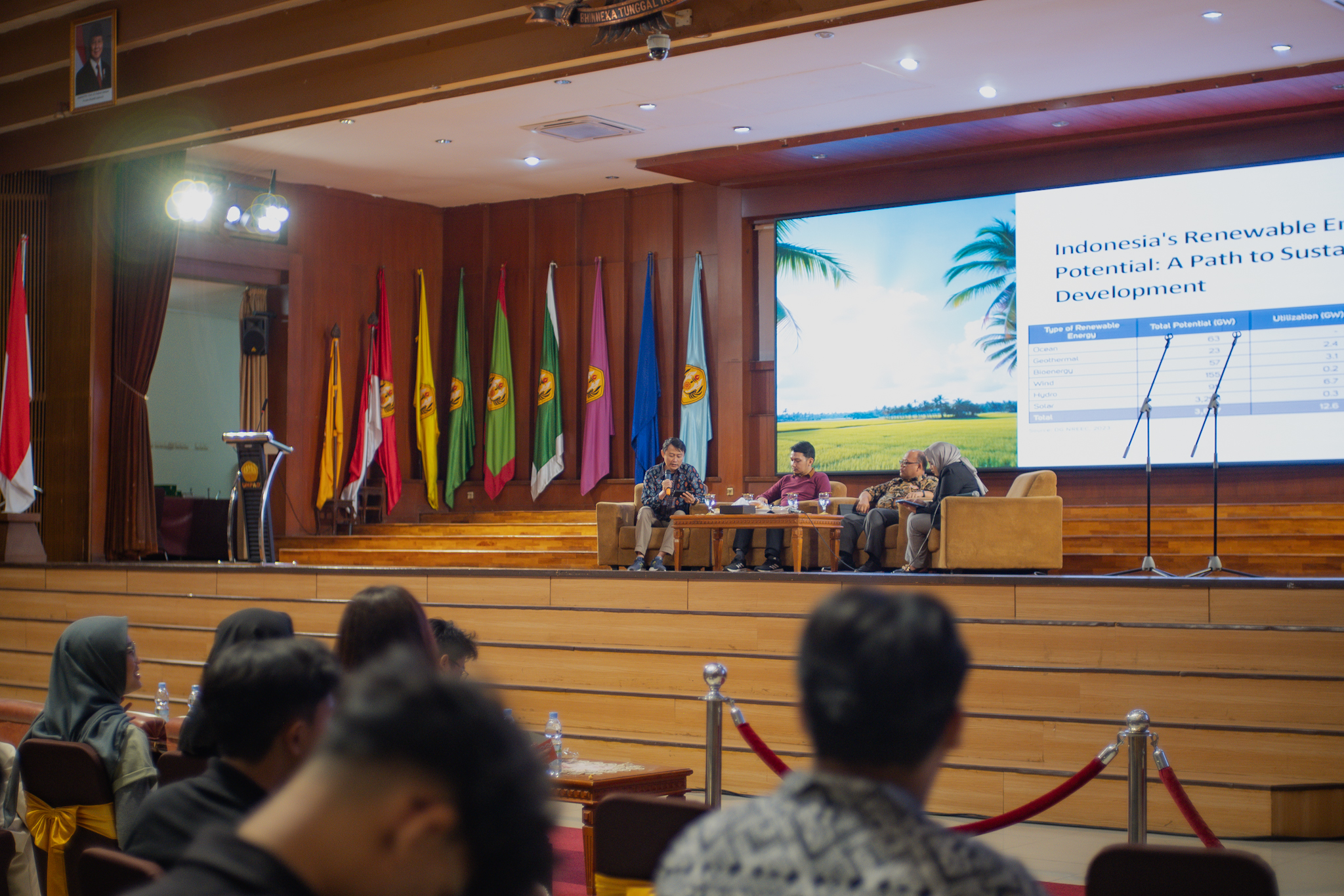 economic outlook 2025 210