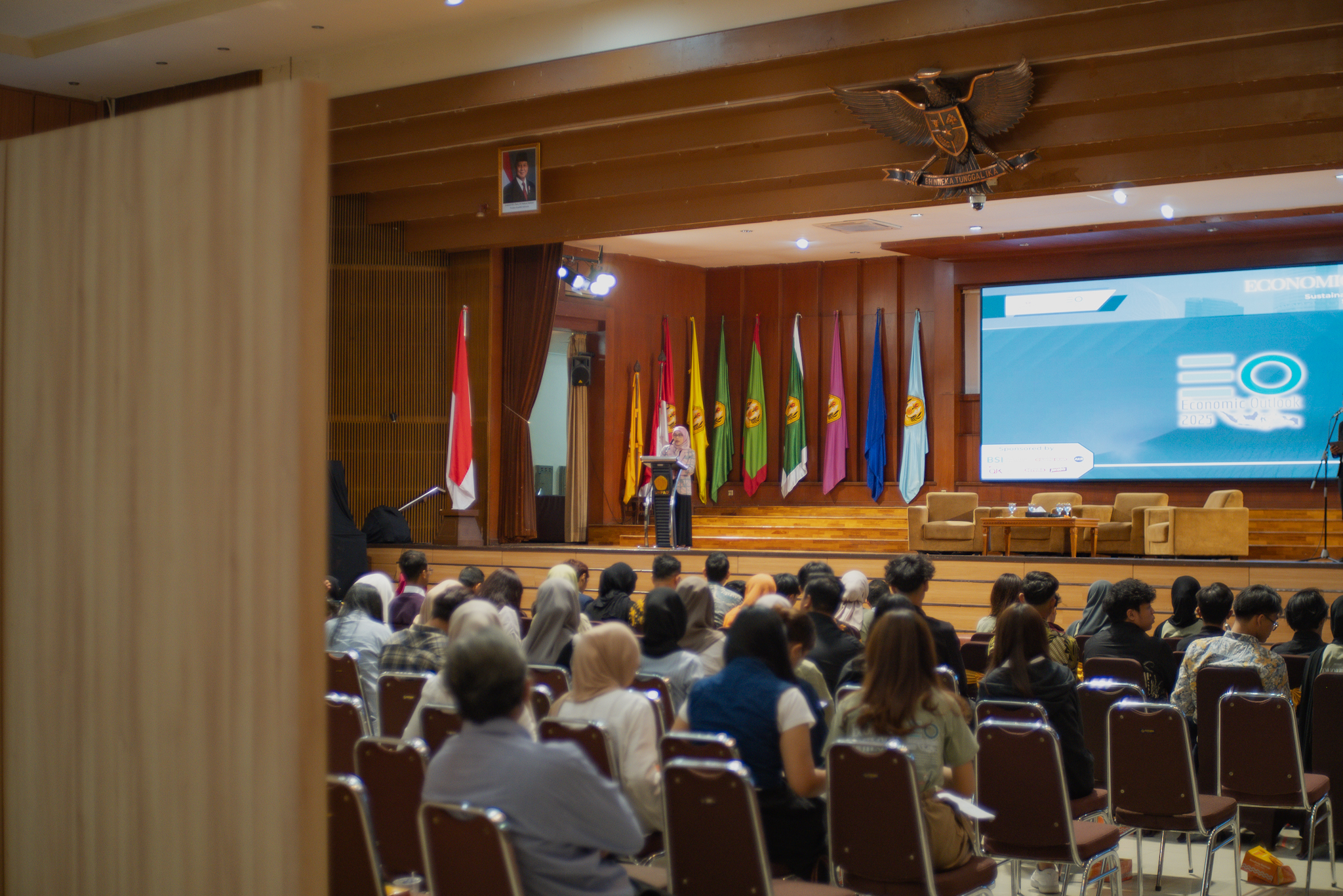 economic outlook 2025 48